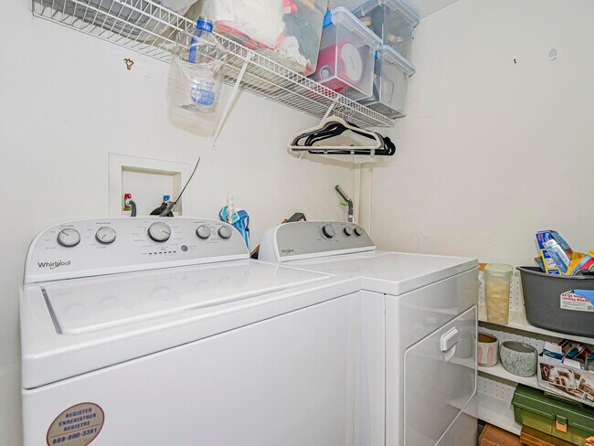 Building Photo - 5095 Fairways Cir