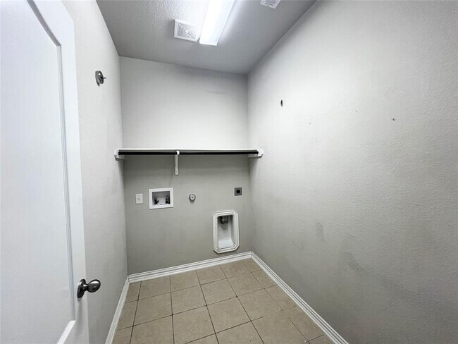 Building Photo - 613 Palmilla St