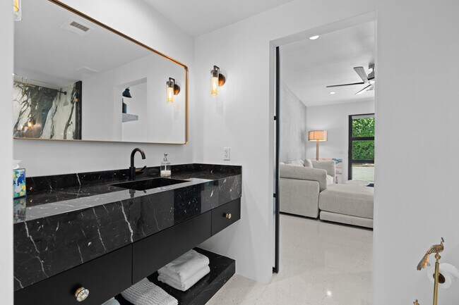 Building Photo - 41750 Hermitage Dr