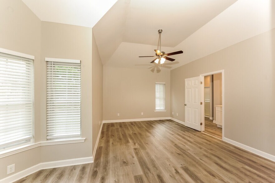 Building Photo - 240 Hardwood Ct