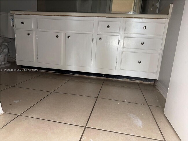 Building Photo - 3320 Pinewalk Dr N