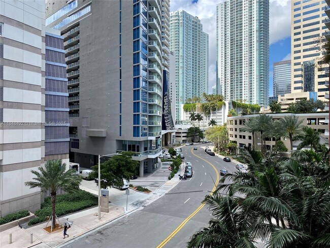 Building Photo - 1155 Brickell Bay Dr