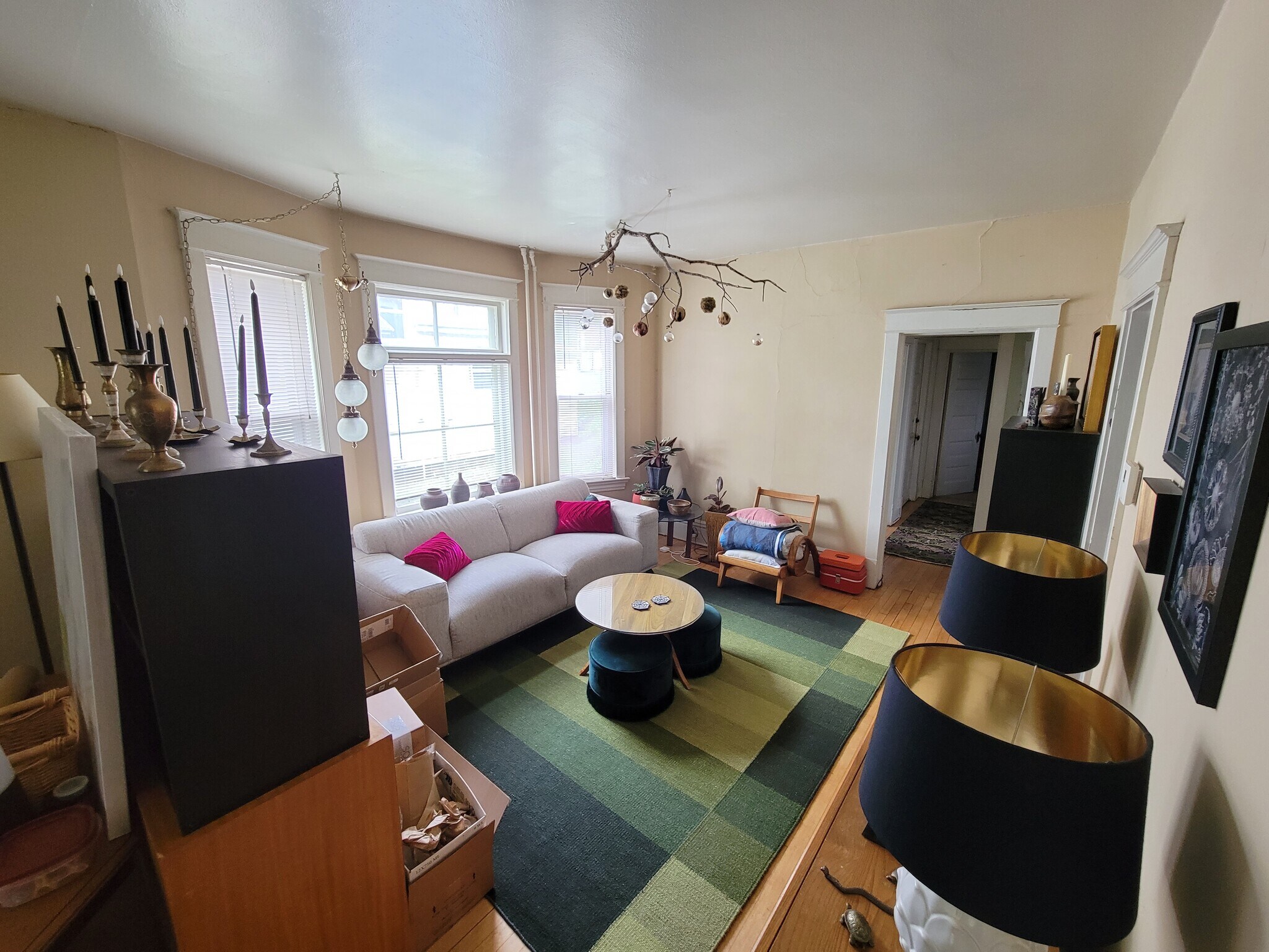 Building Photo - 1127 E 6th St