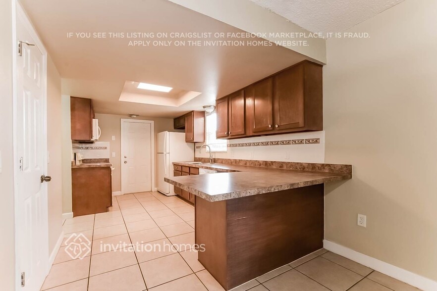 Building Photo - 1270 Navarre Dr