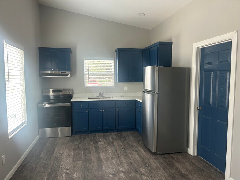 Building Photo - 8413 Jaime Cavazos St