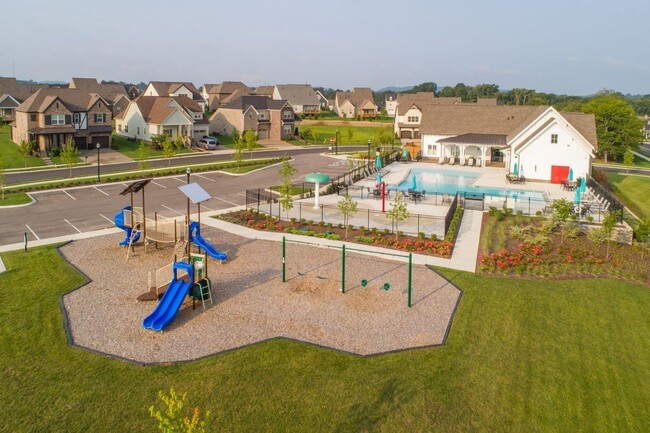 Building Photo - Well appointed Townhome