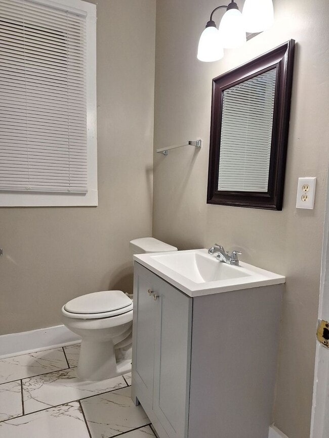 Building Photo - Newly Renovated 3 Bedroom 1 Bath | Open to Section 8 | Midtown - 1/2 OFF The First Month's Rent