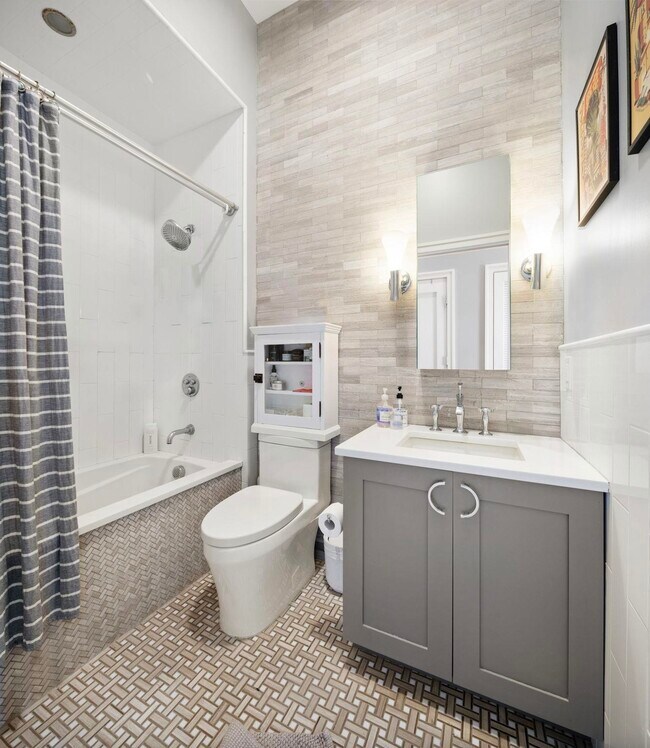 Building Photo - 313 Washington St