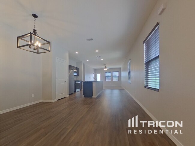 Building Photo - 19651 W Palo Verde Dr