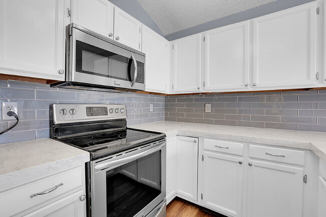 Building Photo - $3,195 - 4 Bed, 2 Bath Home in Broomfield ...