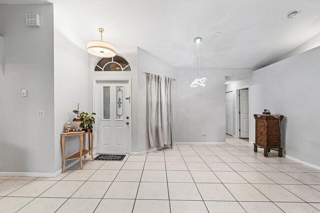 Building Photo - 7600 Cocoanut Dr