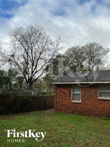 Building Photo - 1458 S White Station Rd