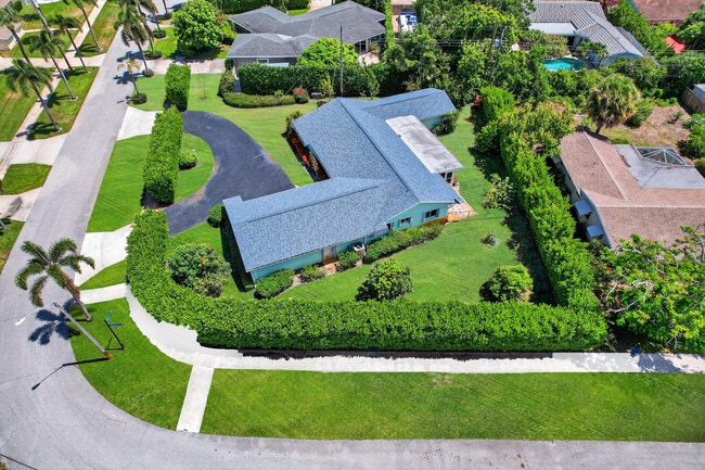 Building Photo - 905 Shore Dr