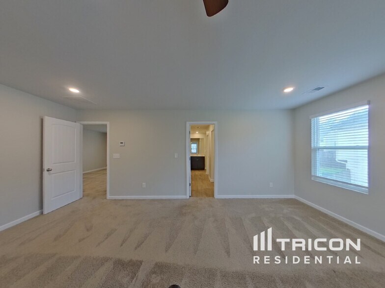 Building Photo - 1071 Bluecoat Cir