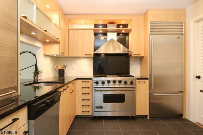 Building Photo - 29 Timber Dr