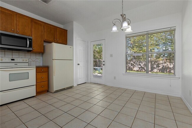 Building Photo - 3511 Farah Dr