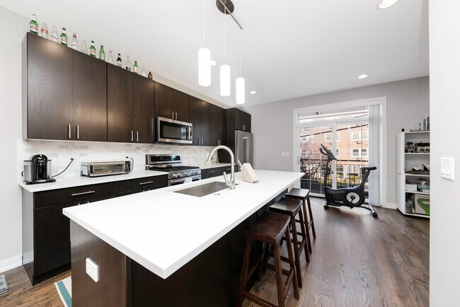 Building Photo - 1025 Walnut Wy