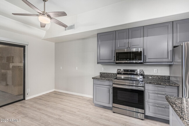 Building Photo - 16107 E Emerald Dr