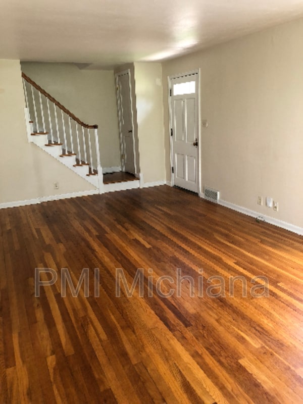 Building Photo - 110 S Hawthorne Dr