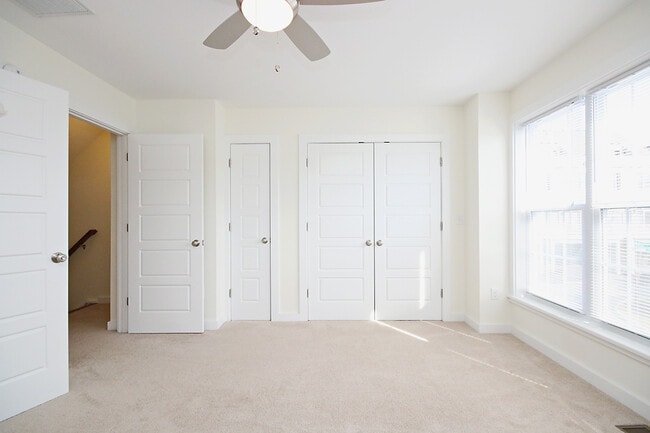 Building Photo - Pet-Friendly Old Trail Townhome