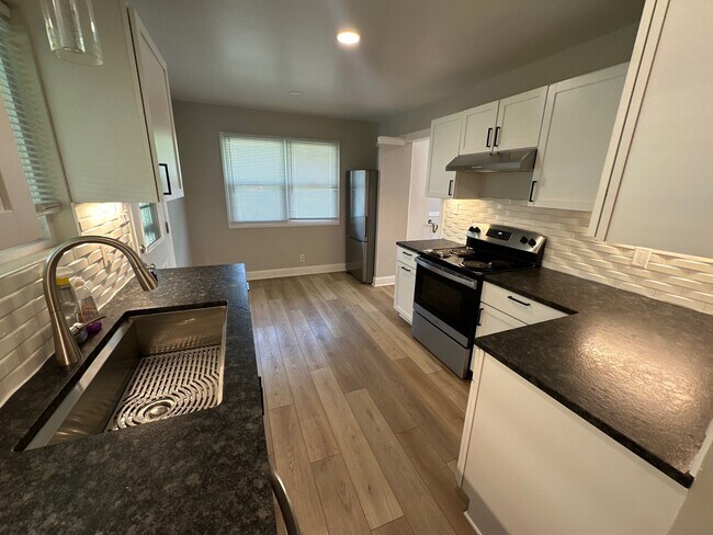 Building Photo - 1370 Farley Dr