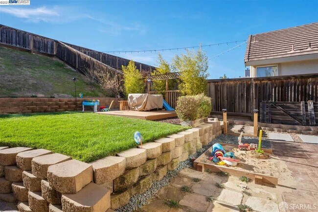 Building Photo - 699 Flemish Ct