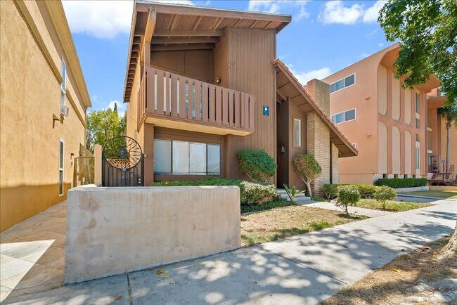 Building Photo - 392 Coronado Ave