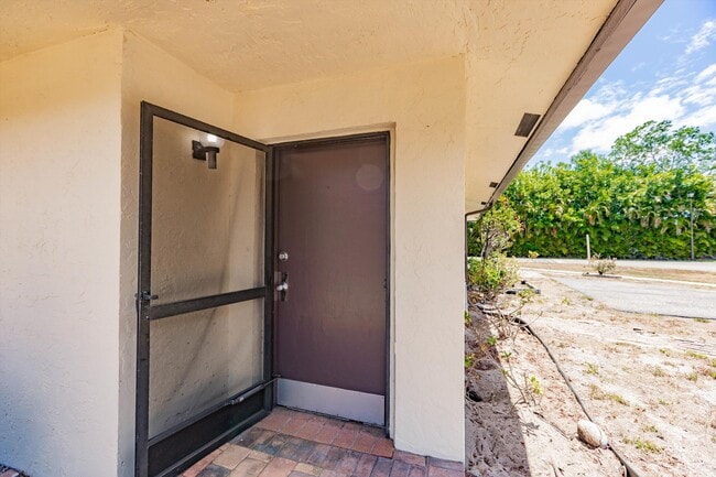 Building Photo - 5029 Rose Hill Dr