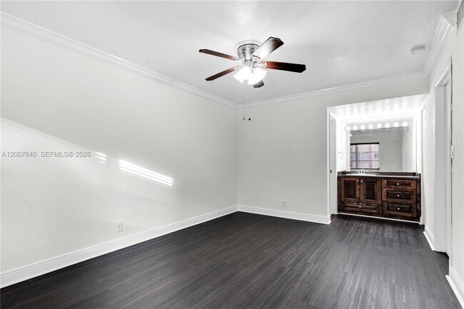 Building Photo - 13715 Kendale Lakes Cir