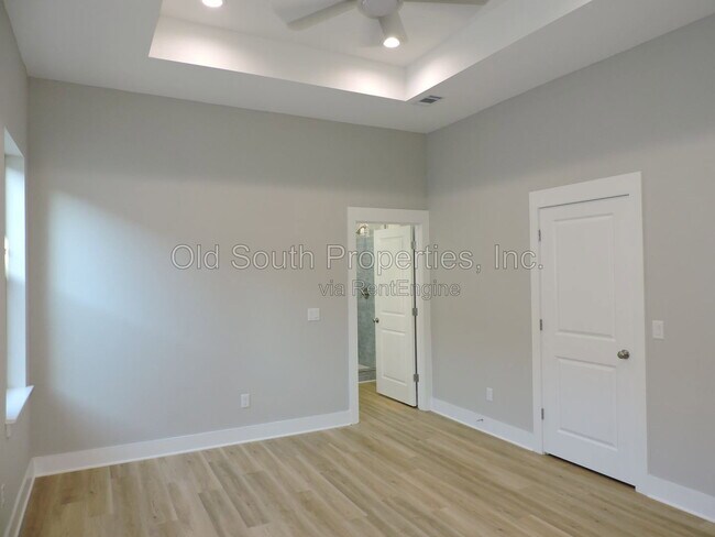 Building Photo - 706 N F St