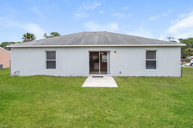 Building Photo - 1306 Alcazar St SE