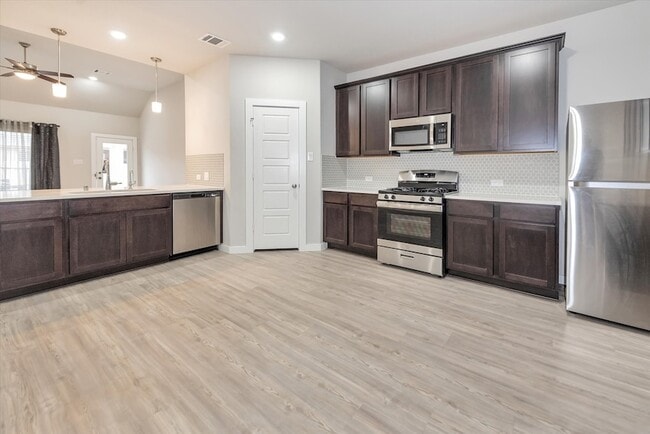 Building Photo - 10651 Whitejacket