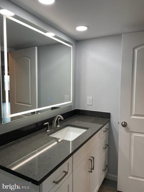 Building Photo - 205 Yoakum Pkwy