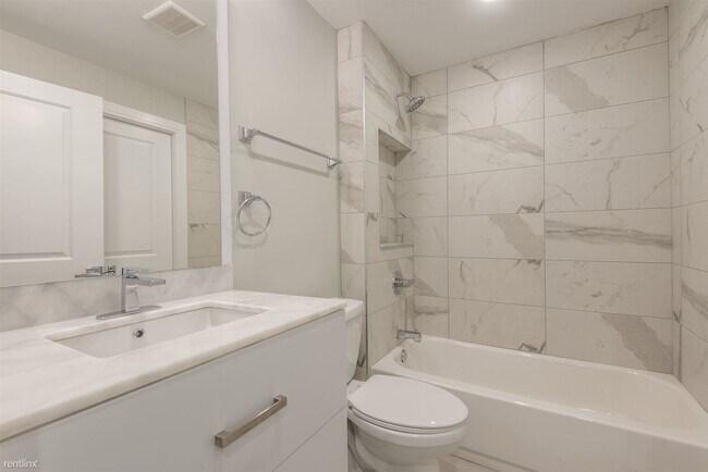 Building Photo - 1133 E Columbia Ave