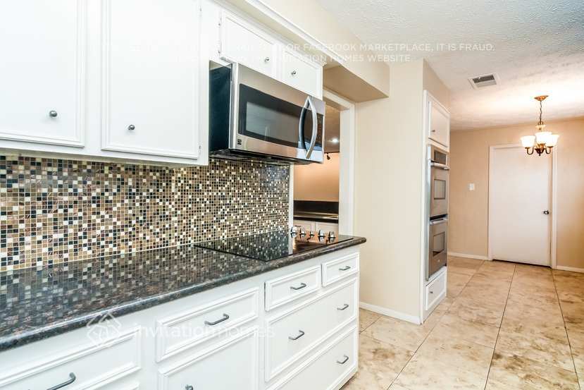 Building Photo - 10127 Sagerock Dr