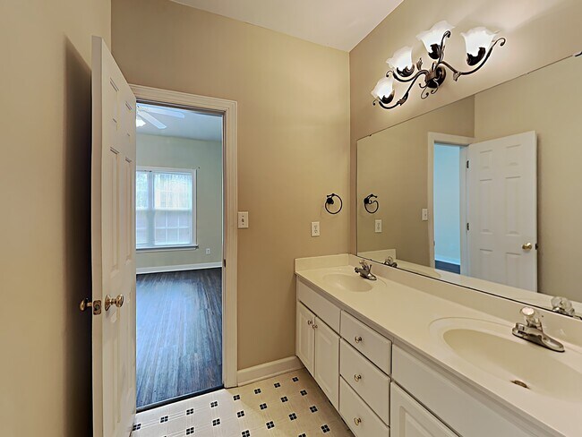 Building Photo - 304 Rose Petal Run