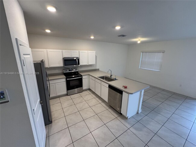 Building Photo - 1780 SE 9th Ave