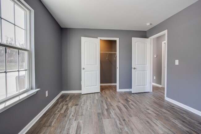 Building Photo - 138 Main St N