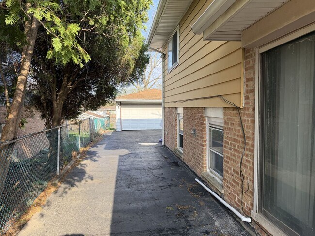 Building Photo - 18019 Ravisloe Terrace