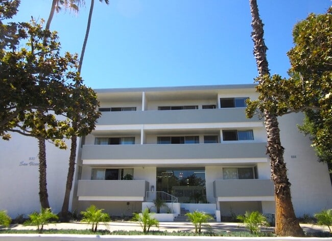 Building Photo - Chanteclair