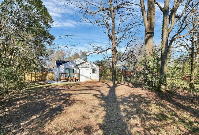 Building Photo - 4044 Dinglewood Ave