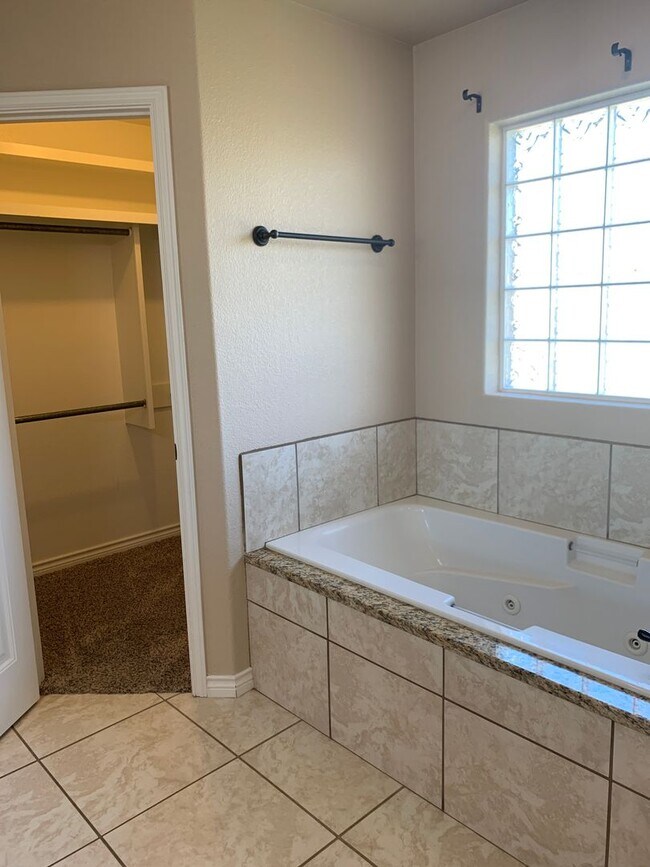 Building Photo - 4301 Sandstone Dr