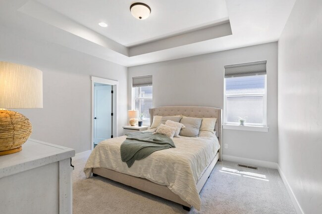 Building Photo - Beautiful 3-Bed Home in Petrosa with Resor...
