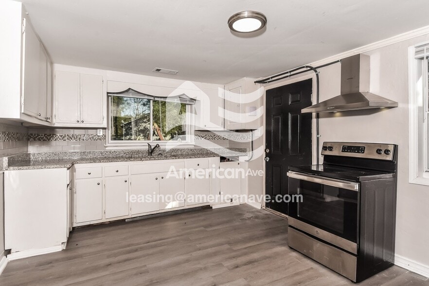 Building Photo - 305 Virginia Ave