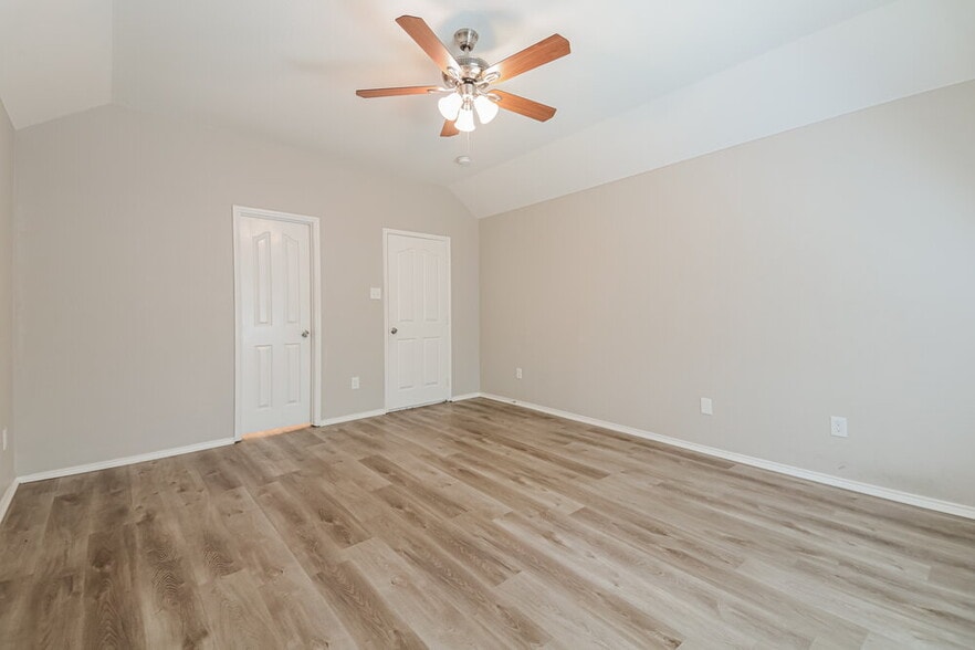 Building Photo - 904 Starling Ln