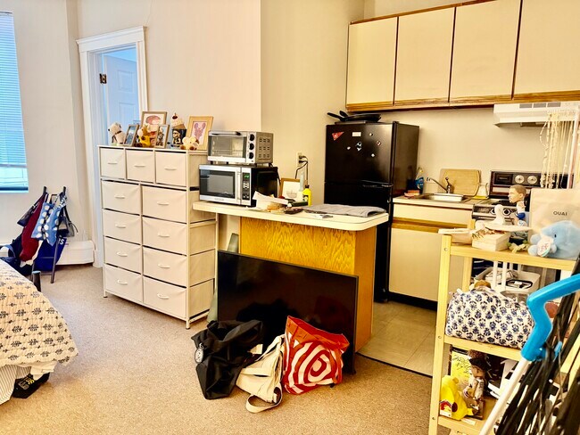 Building Photo - 833-835 Beacon St. Unit 505