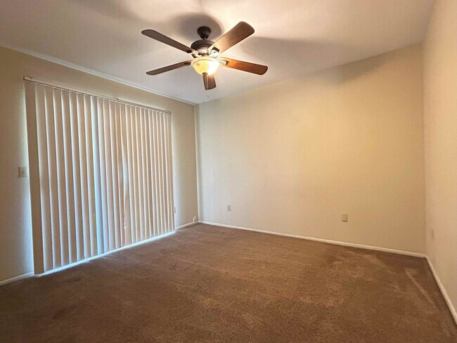 Building Photo - GORGEOUS REMODEL! 2 BEDROOM IN POINTS WEST!