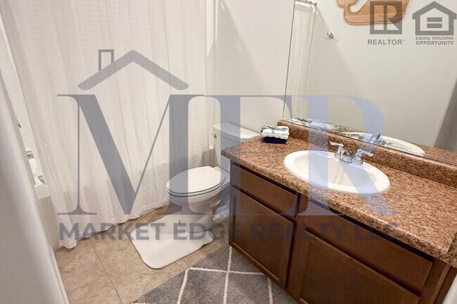 Building Photo - 4Bed/4Bath w/2 Car Gar-Tucson! $199 MOVE-I...