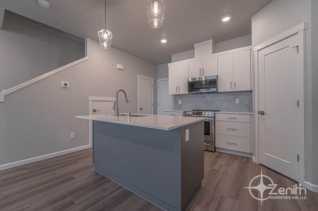 Building Photo - 16304 NE 21st St