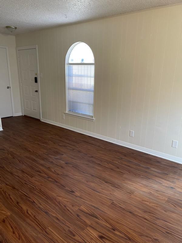 Building Photo - WON'T LAST. NEWLY RENOVATED SINGLE-LEVEL TOWNHOME OFF HULEN, FENCED-IN YARD. PET-FRIENDLY, MOVE-I...